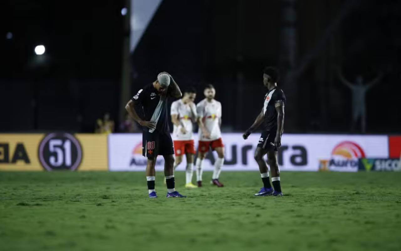 Barros e Thiago Mendes em Vasco x Bragantino