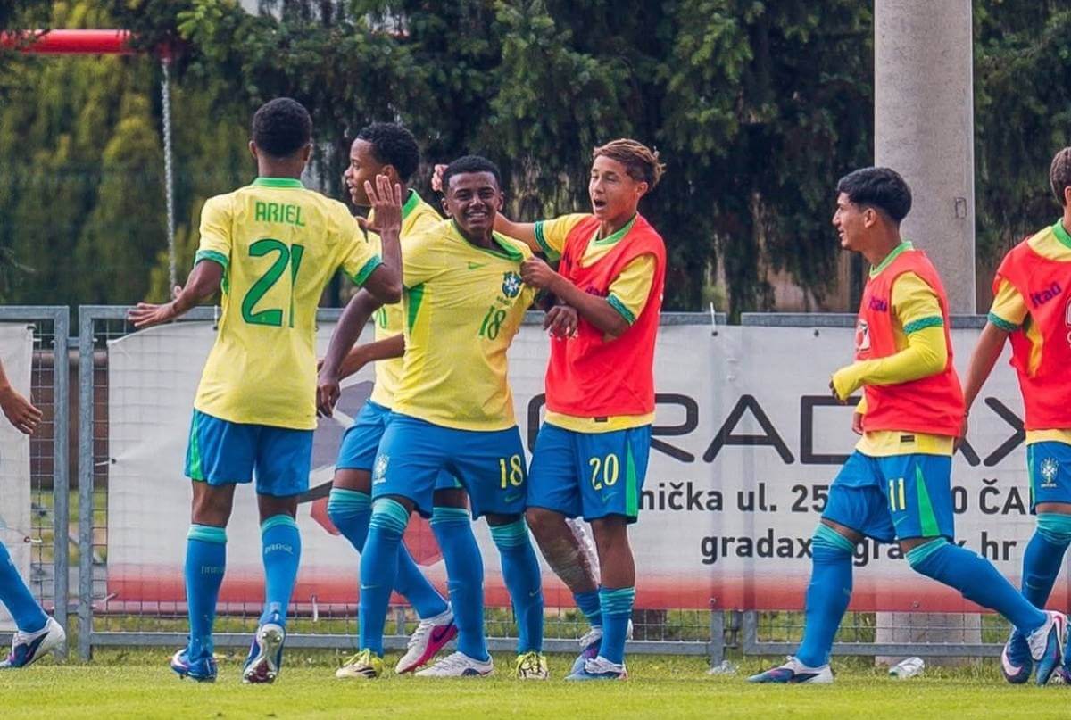 Diego Bento marca gol pela Seleção Sub-15