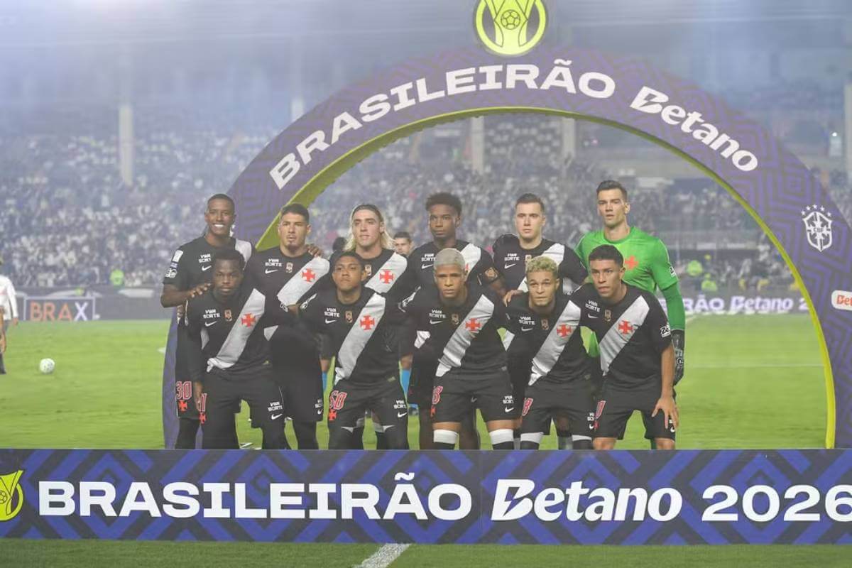 Elenco do Vasco antes de jogo contra o Bragantino