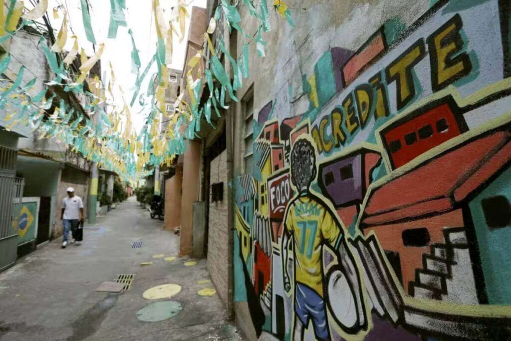 Grafite de Rayan com o número que usava no Vasco  