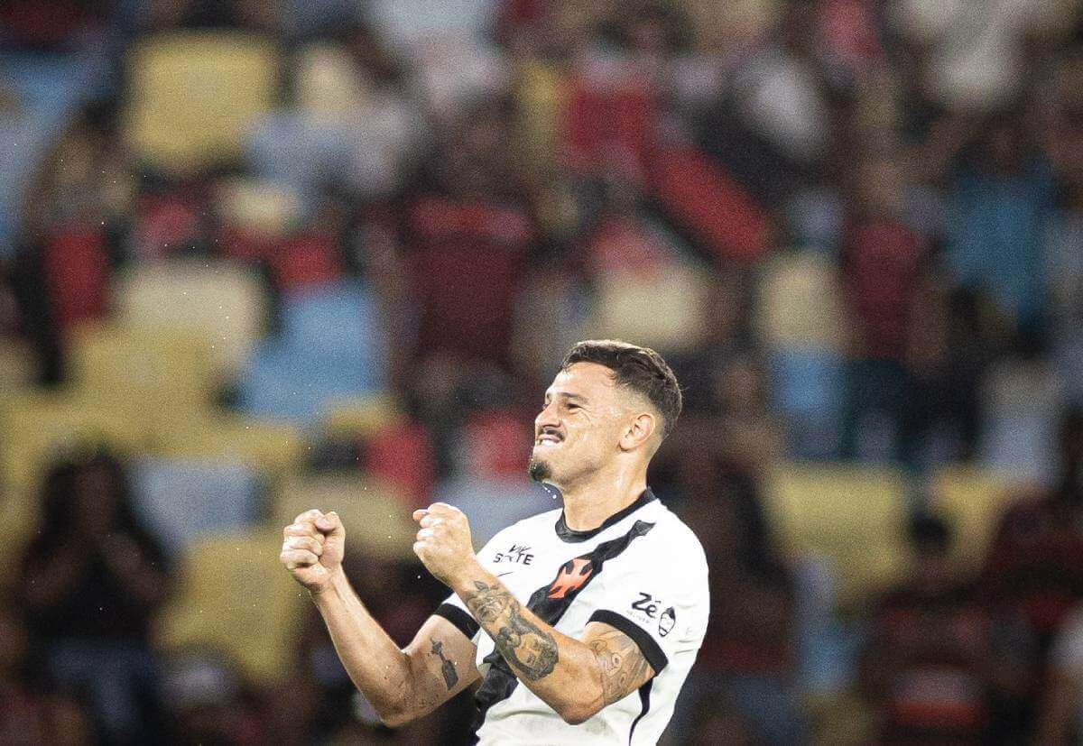 Hugo Moura comemorando gol contra o Flamengo