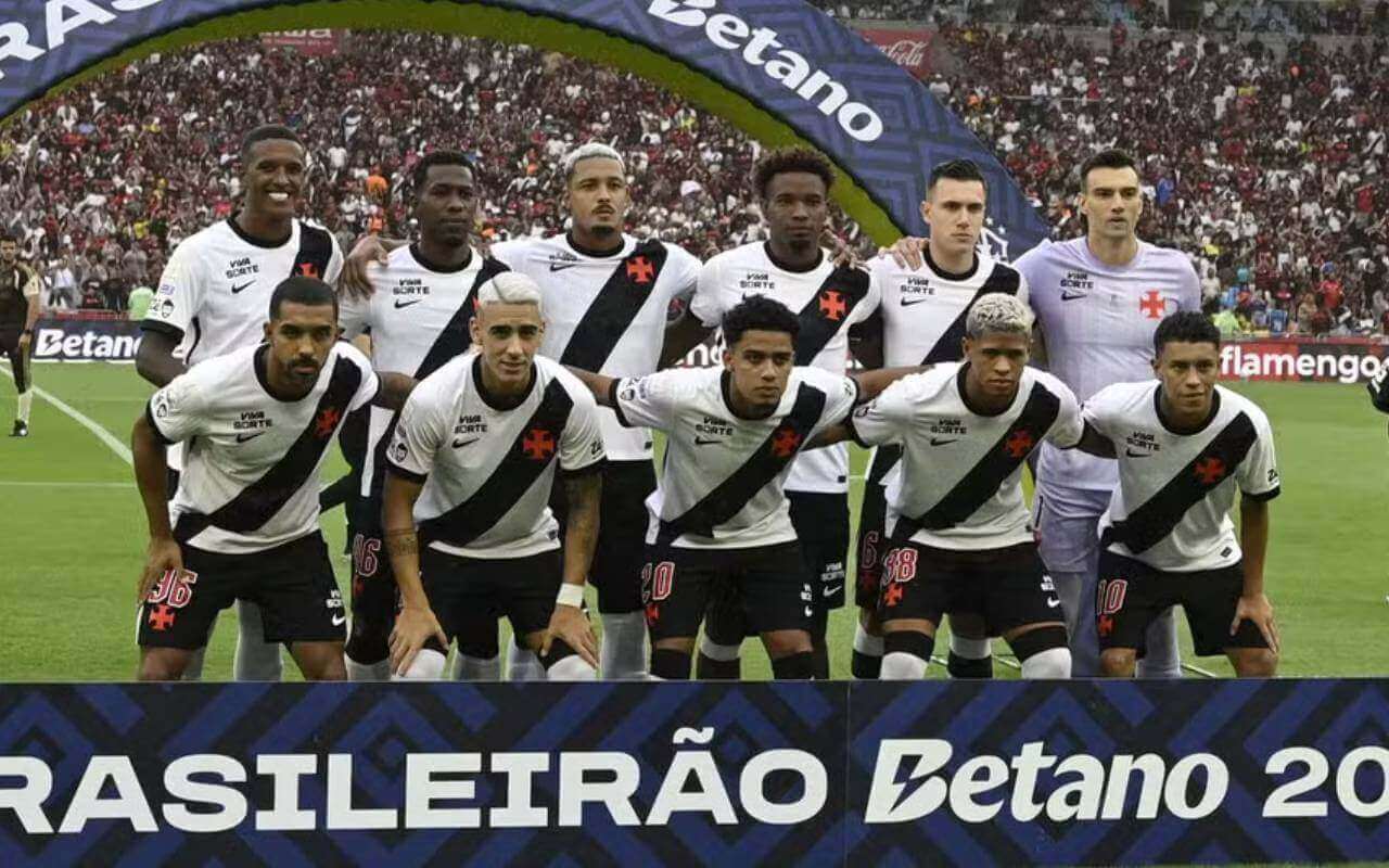 Jogadores do Vasco antes do jogo contra o Flamengo
