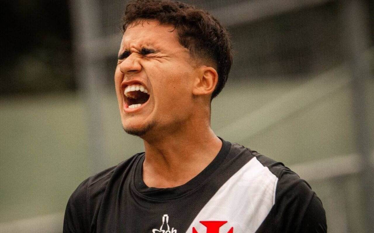 Pedro Augusto comemorando gol pelo Vasco