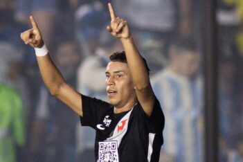 Rojas marca 1º gol pelo Vasco
