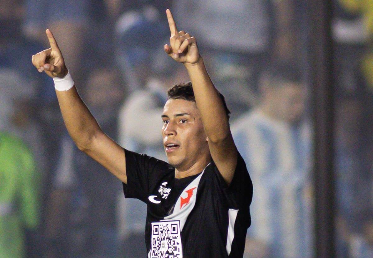 Rojas marca 1º gol pelo Vasco