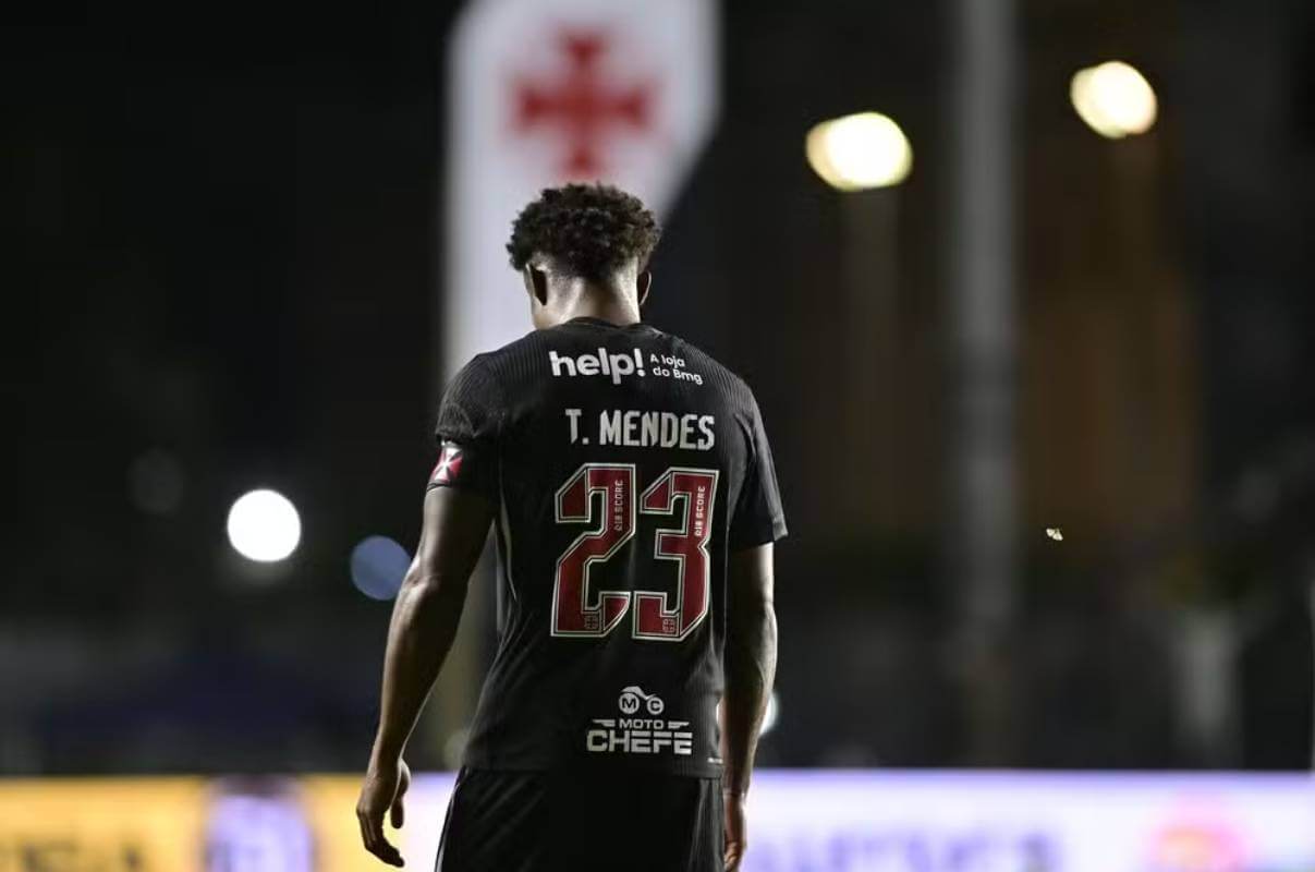 Thiago Mendes em jogo pelo Vasco