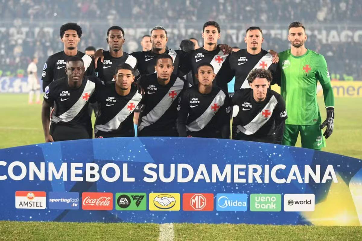 Time do Vasco em jogo contra o Olimpia
