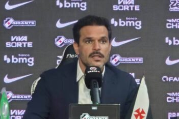 Diretor Admar Lopes em entrevista no Vasco