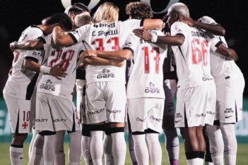 Jogadores do Vasco no Barradão