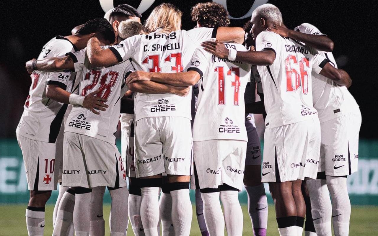 Jogadores do Vasco no Barradão