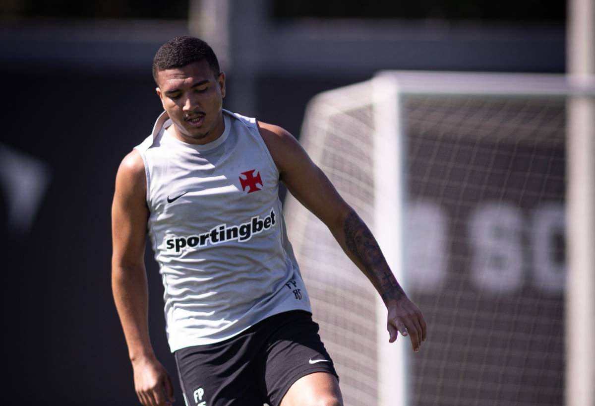 Mateus Carvalho volta a treinar com bola
