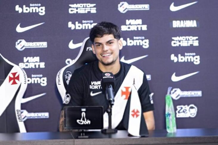 Paulinho é apresentado como novo reforço do Vasco
