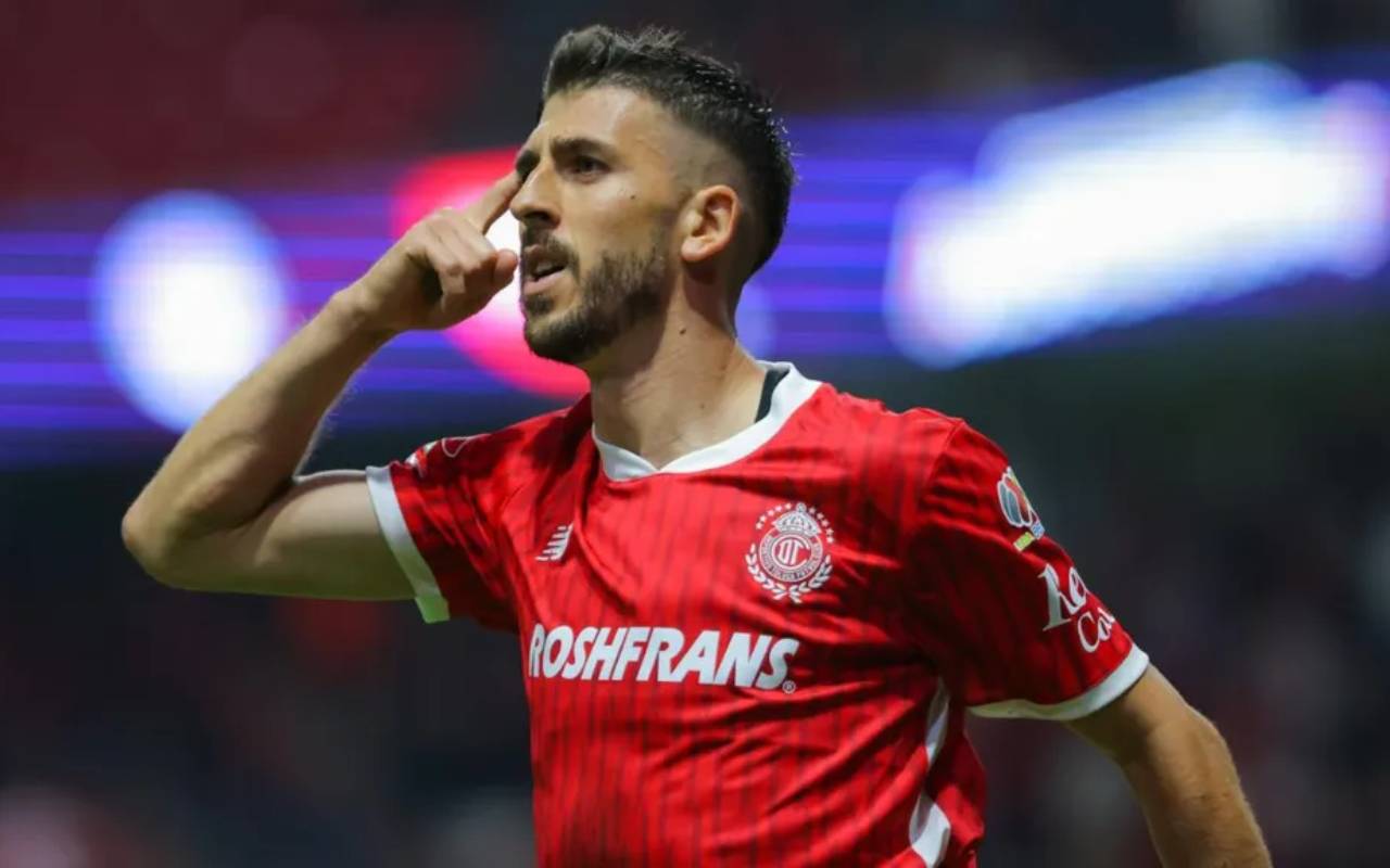 Paulinho, atacante do Toluca