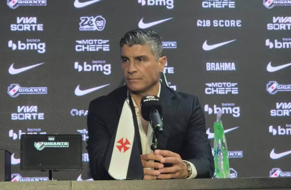 Pedro Emanuel é apresentado pelo Vasco