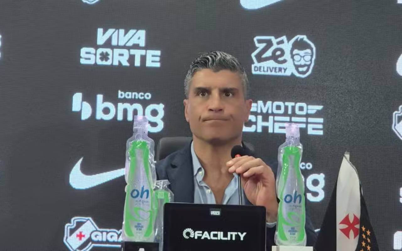 Pedro Emanuel em entrevista após Vitória x Vasco