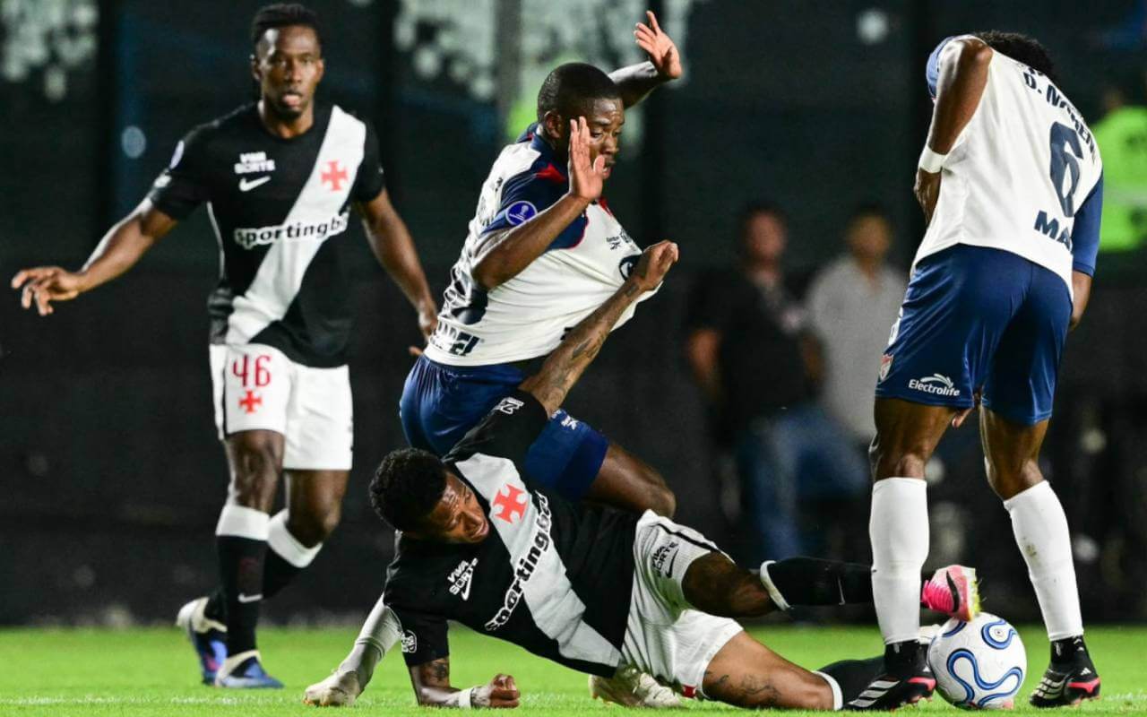 Vasco x Medellín em São Januário
