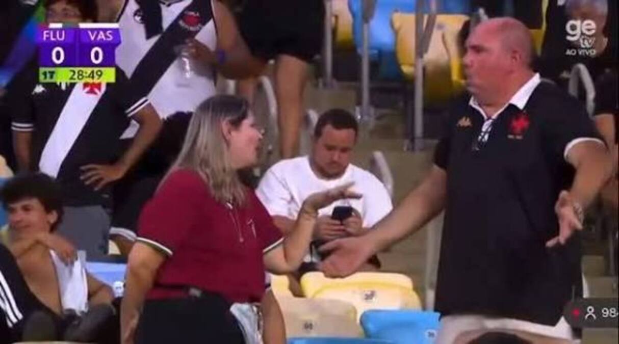 Casal torcedor de Vasco e Fluminense discute durante jogo