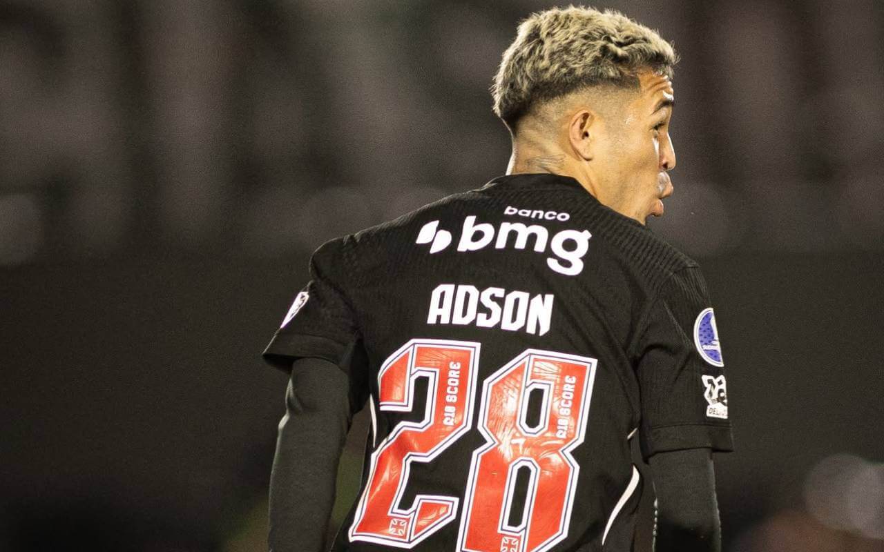 Adson em jogo contra o Olimpia