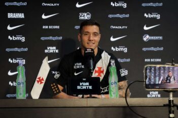Bruno Duarte é apresentado pelo Vasco