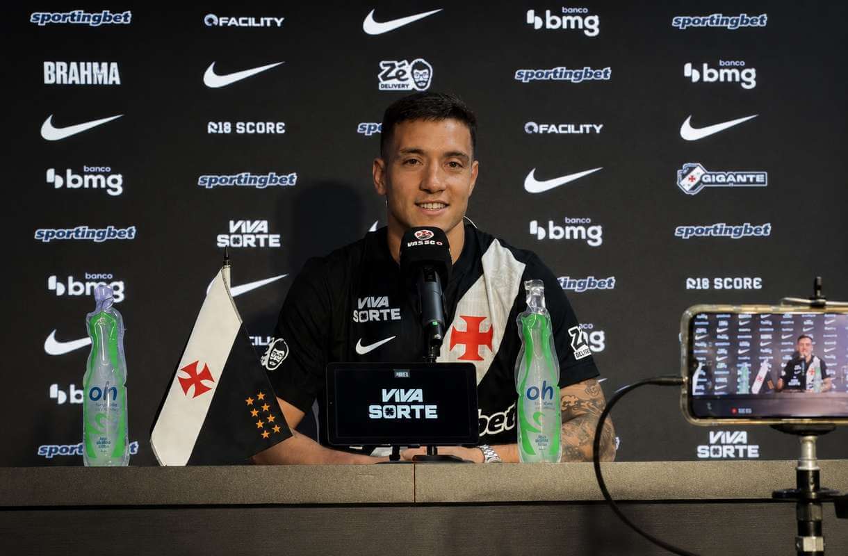 Bruno Duarte é apresentado pelo Vasco