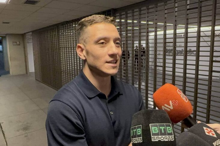 Bruno Duarte chega ao Rio para assinar com o Vasco