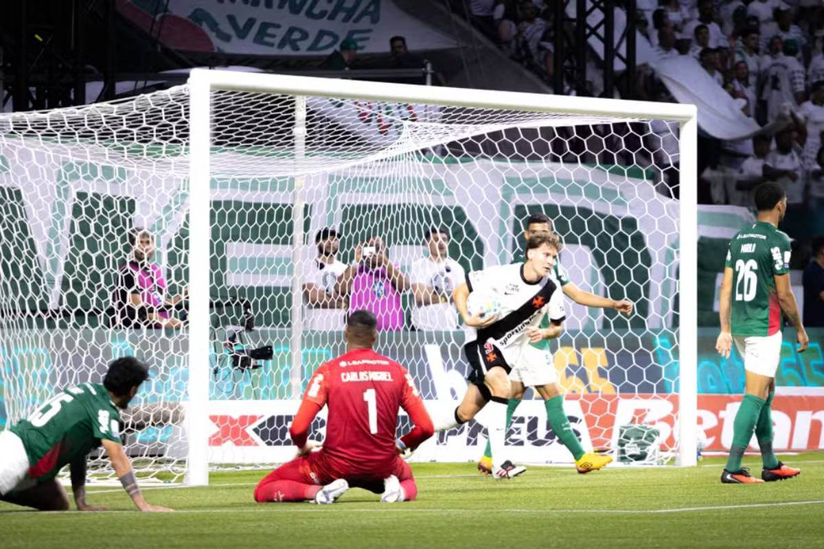 Colidio fez 1º gol com a camisa do Vasco