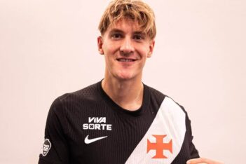Facundo Colidio veste camisa do Vasco