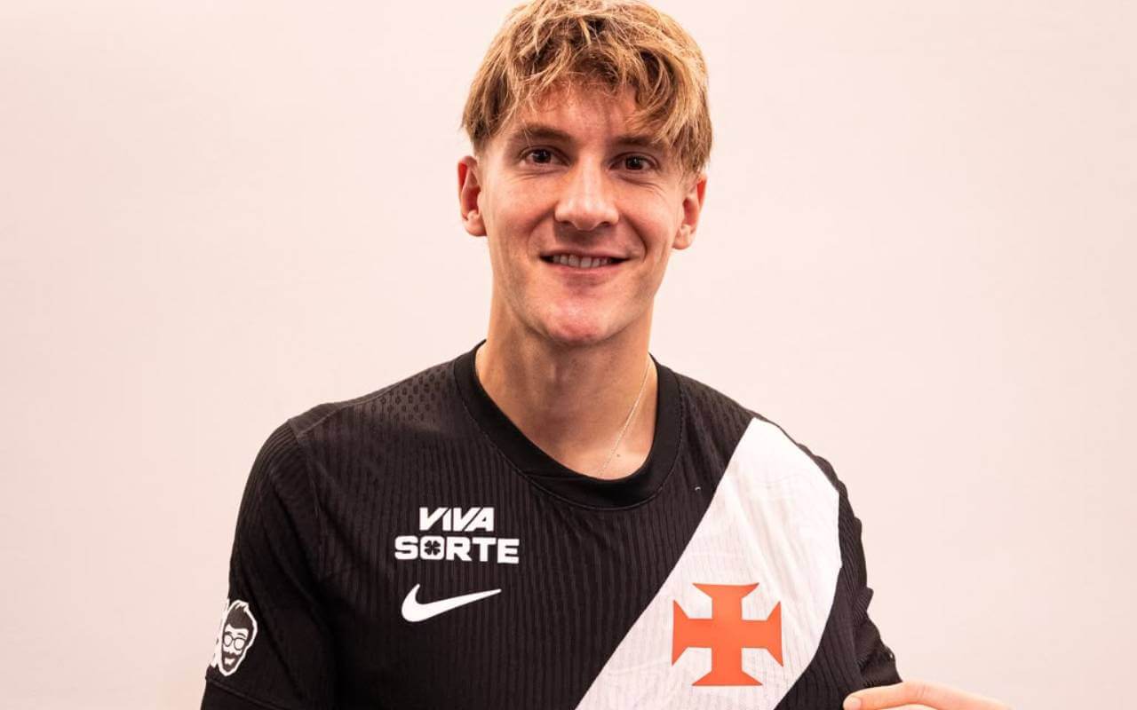 Facundo Colidio veste camisa do Vasco