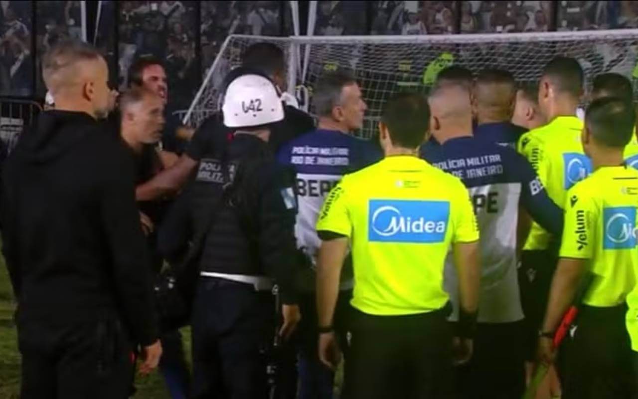 Confusão de dirigentes do Vasco com arbitragem