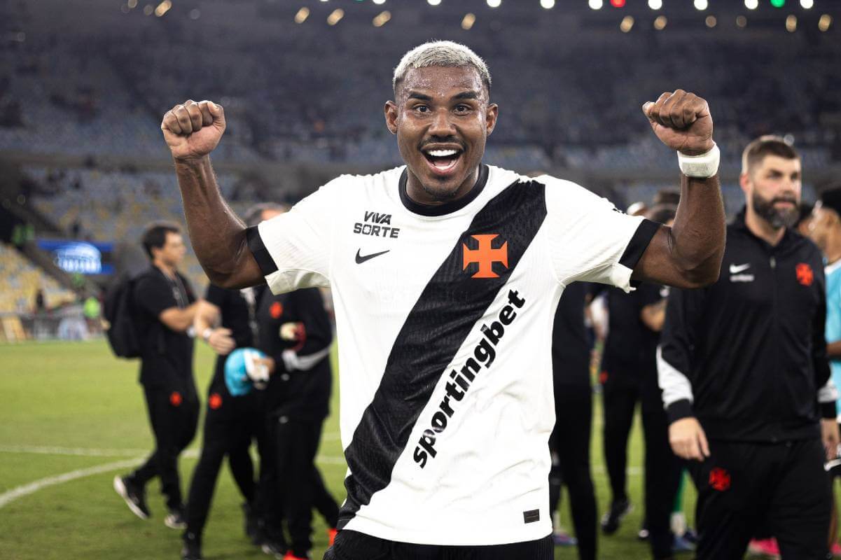 Cuiabano festeja classificação do Vasco na Copa do Brasil
