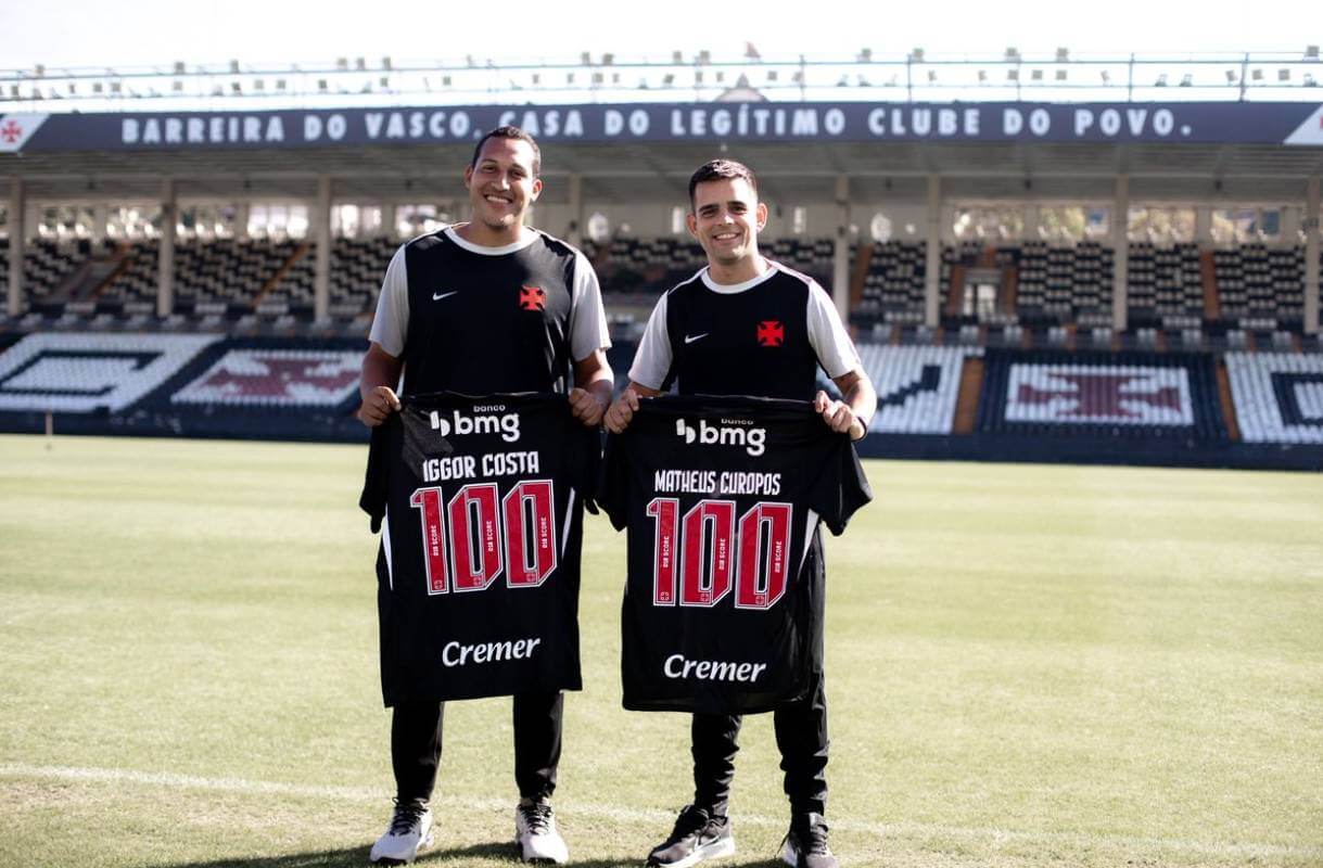 Vasco homenageia técnicos Iggor Costa e Matheus Curopos
