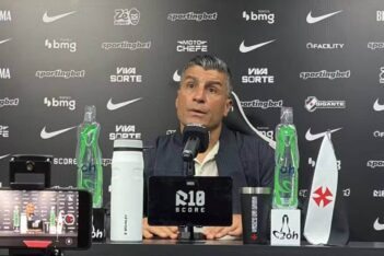 Pedro Emanuel em coletiva após jogo do Vasco