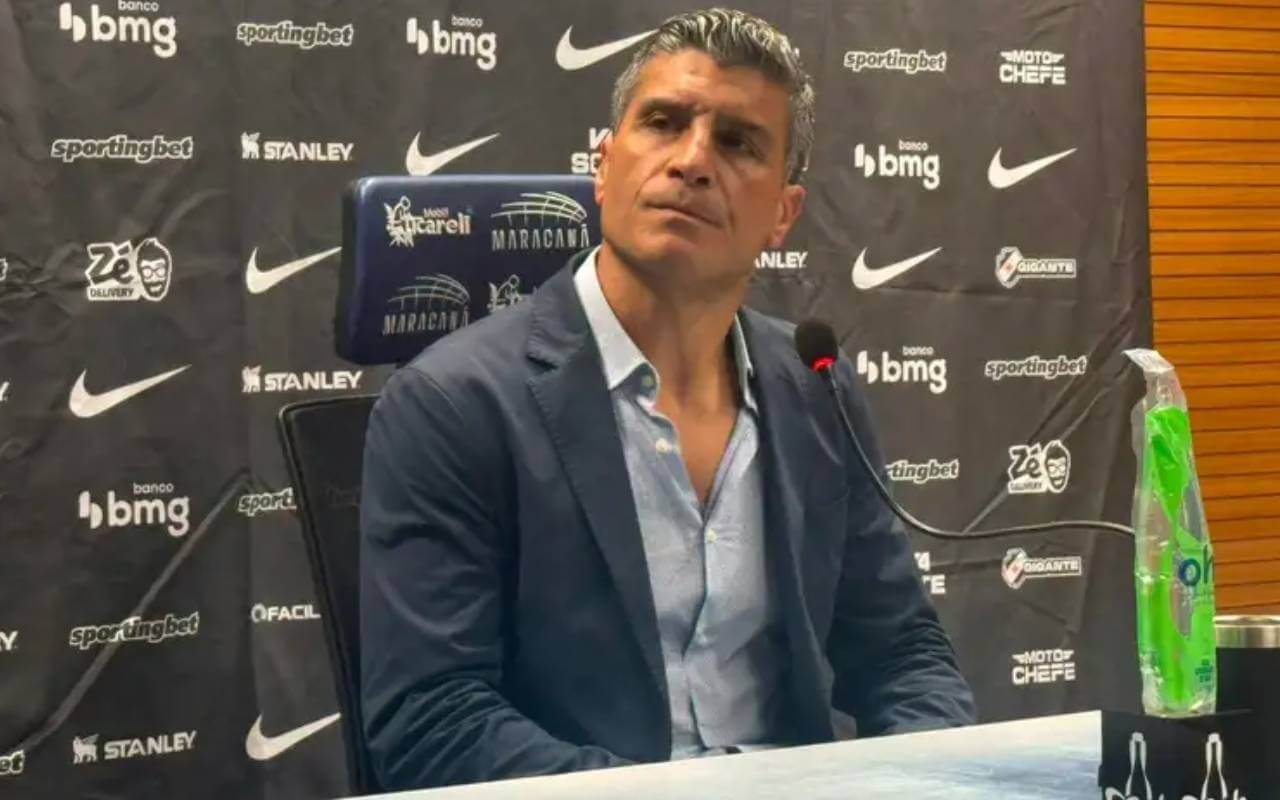 Pedro Emanuel na coletiva após a classificação na Copa do Brasil