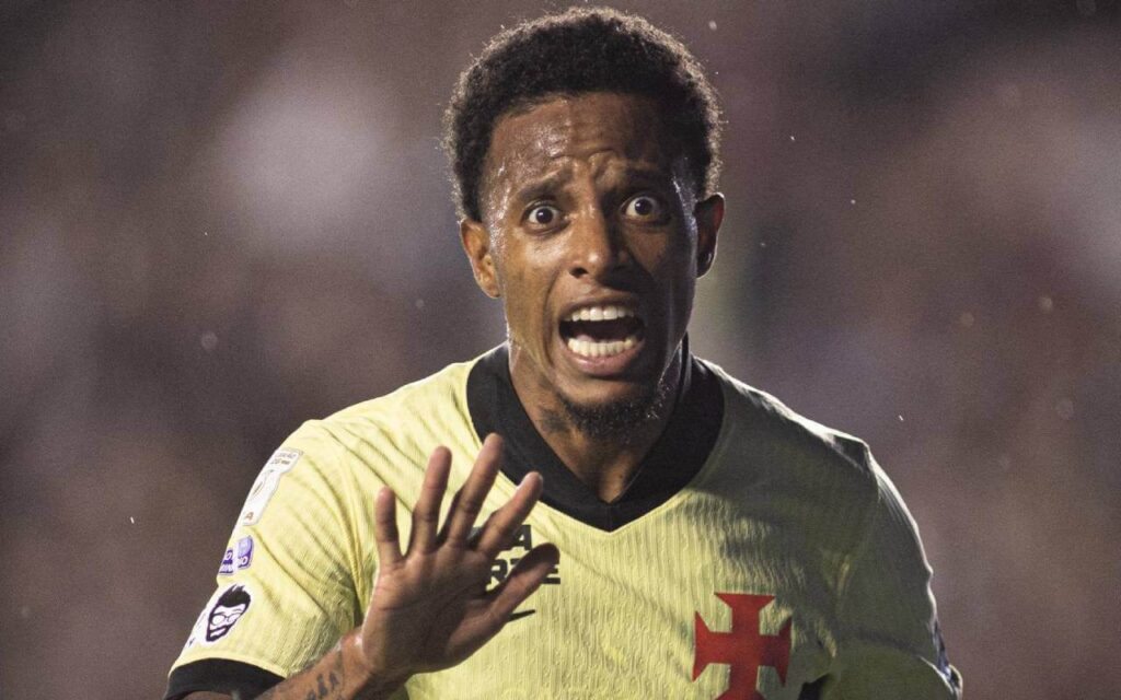 Tchê Tchê comemorando gol contra o Cruzeiro