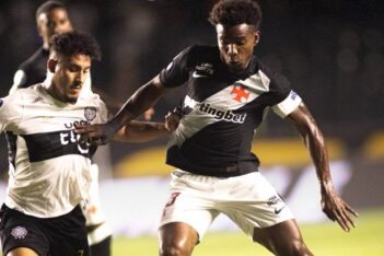 Thiago Mendes em Vasco x Olimpia em São Januário