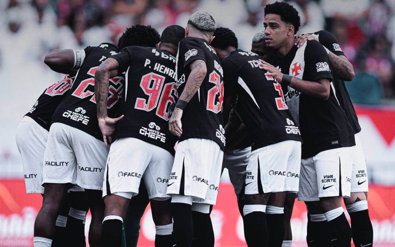 Time do Vasco em jogo contra o Bahia