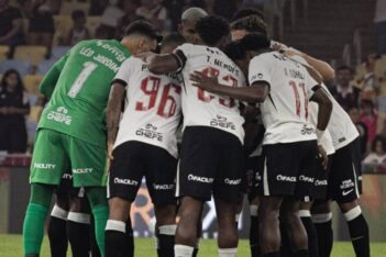 Time do Vasco em jogo no Maracanã