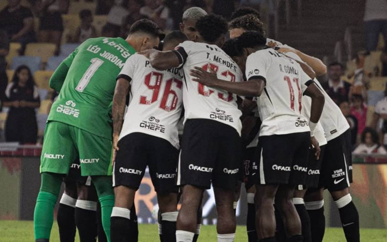 Time do Vasco em jogo no Maracanã