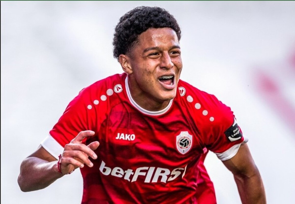 Anthony Valencia era jogador do Royal Antwerp, da Bélgica