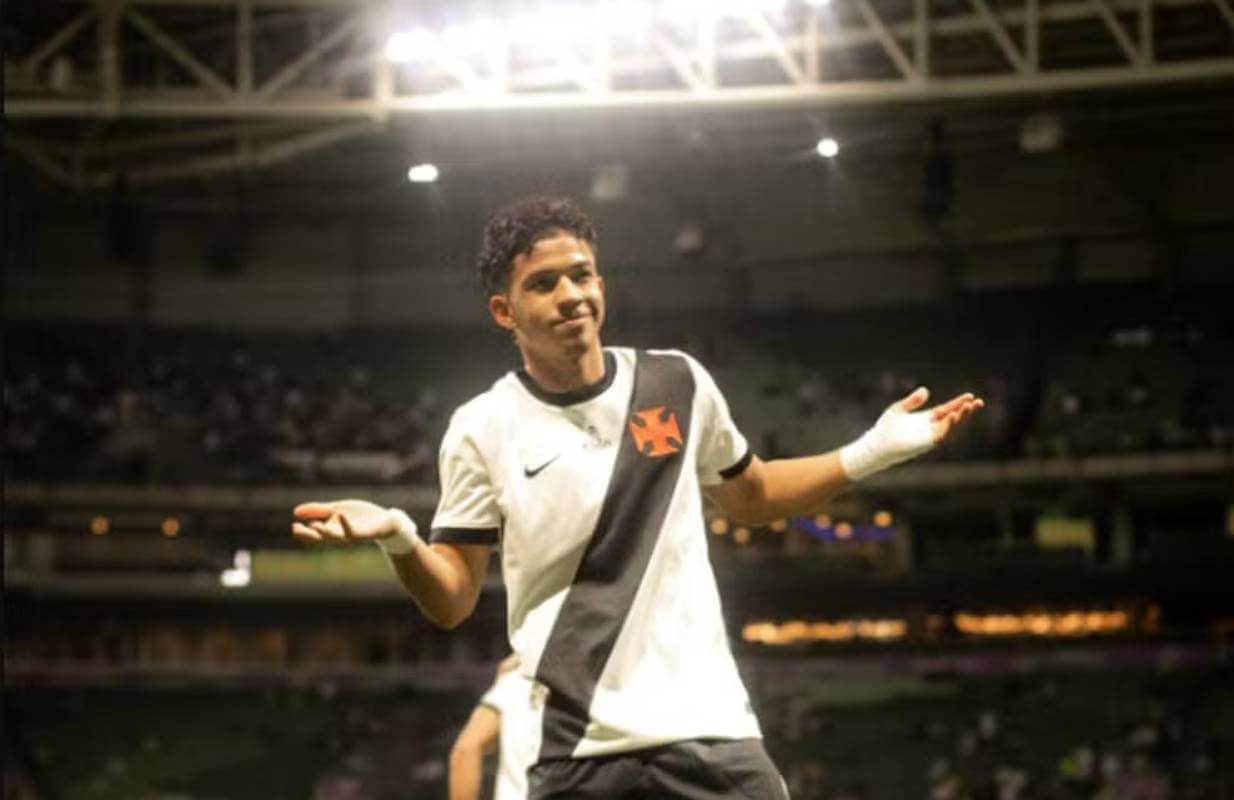 Andrey comemora gol do Vasco contra o Palmeiras