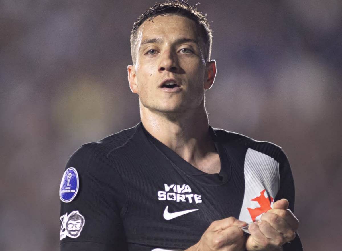 Bruno Duarte comemorando gol contra o Santa Fe