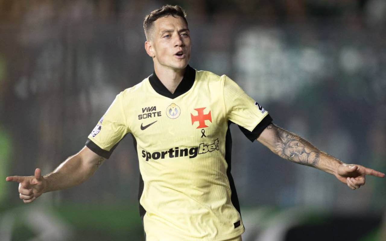 Bruno Duarte festeja gol em Vasco x Coritiba