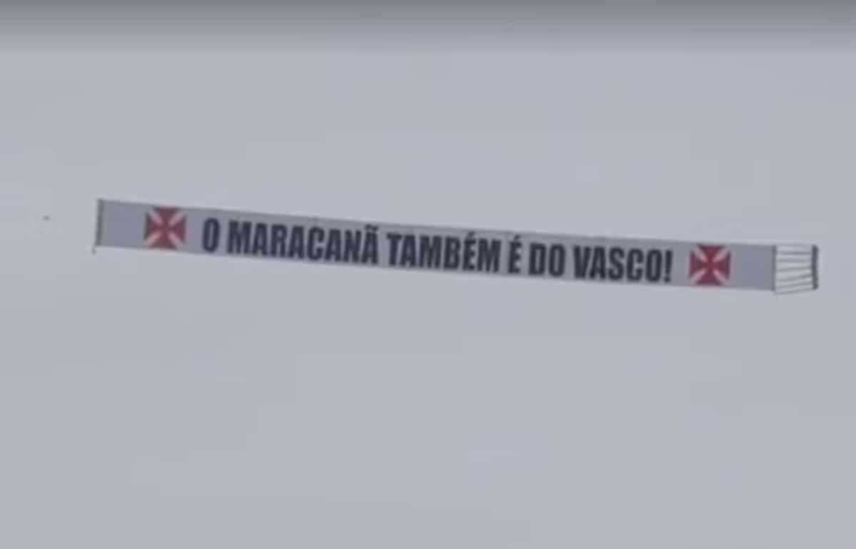 Faixa exibida no sobrevoo pela torcida do Vasco