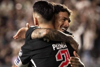 Saldivia e Puma comemorando vitória do Vasco