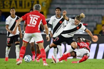 Spinelli em jogo contra o Santa Fe na Colômbia