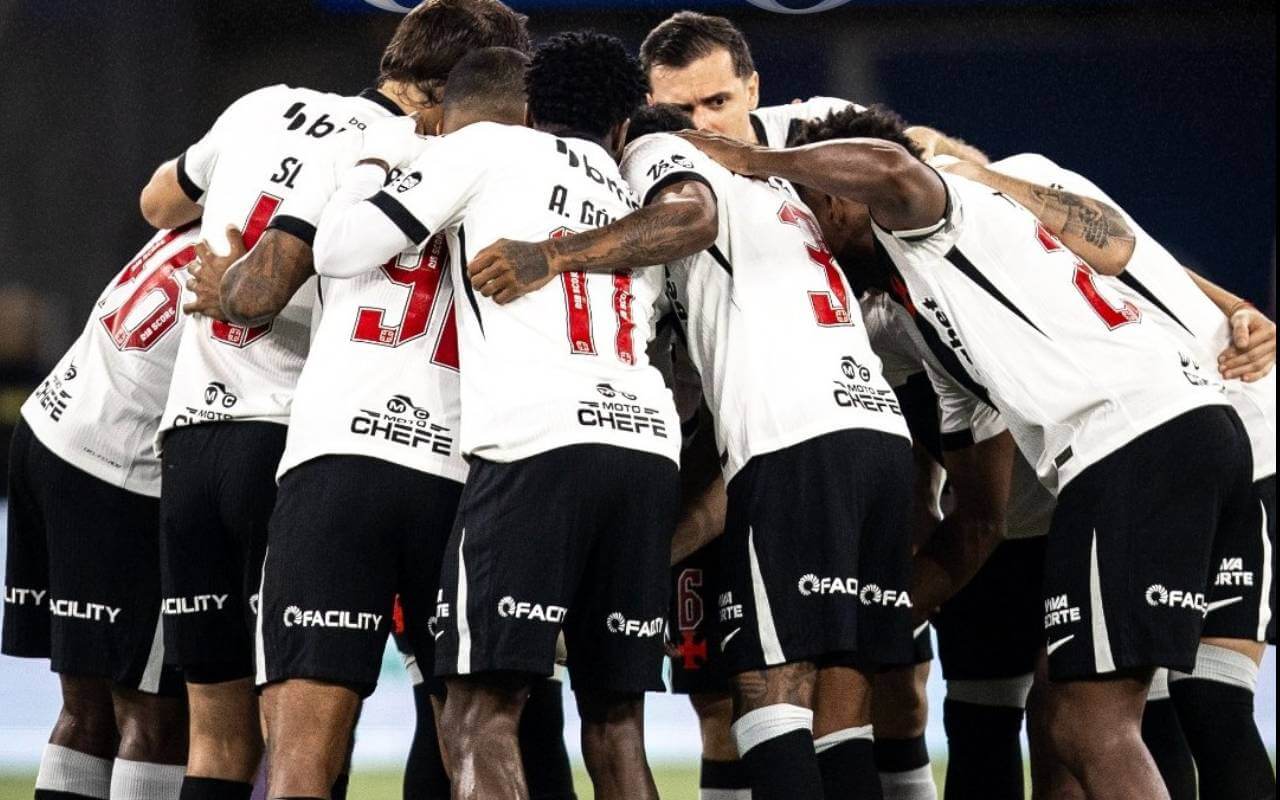 Jogadores do Vasco em clássico contra o Fluminense