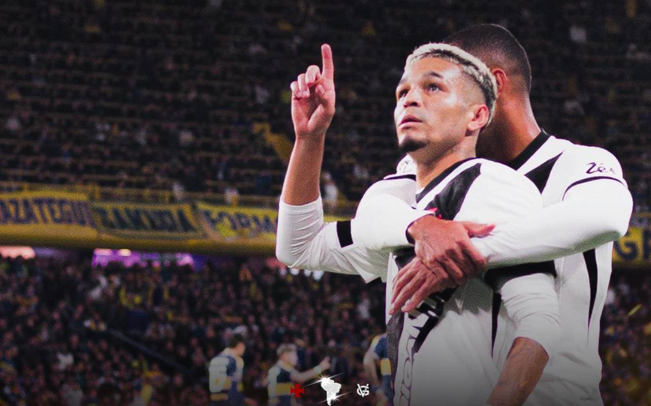 Adson comemorando gol contra o Boca