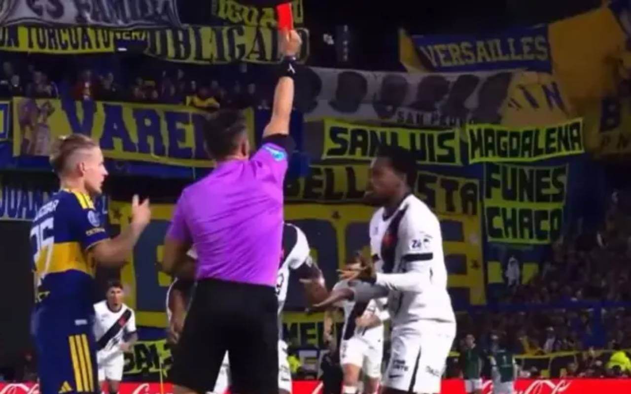 Andrés Gomez é expulso em Boca x Vasco
