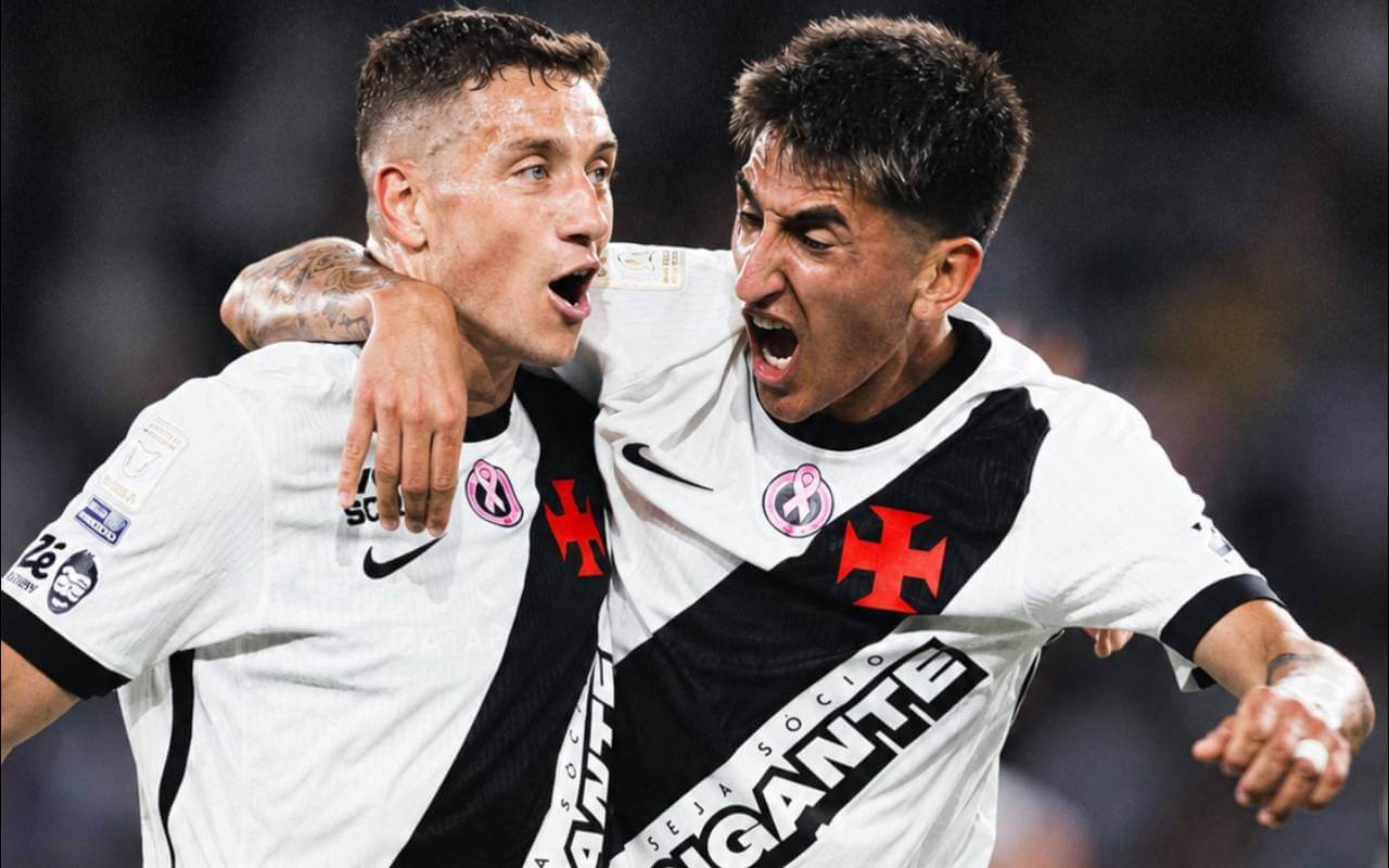 Bruno Duarte e Lescano comeorando gol do Vasco