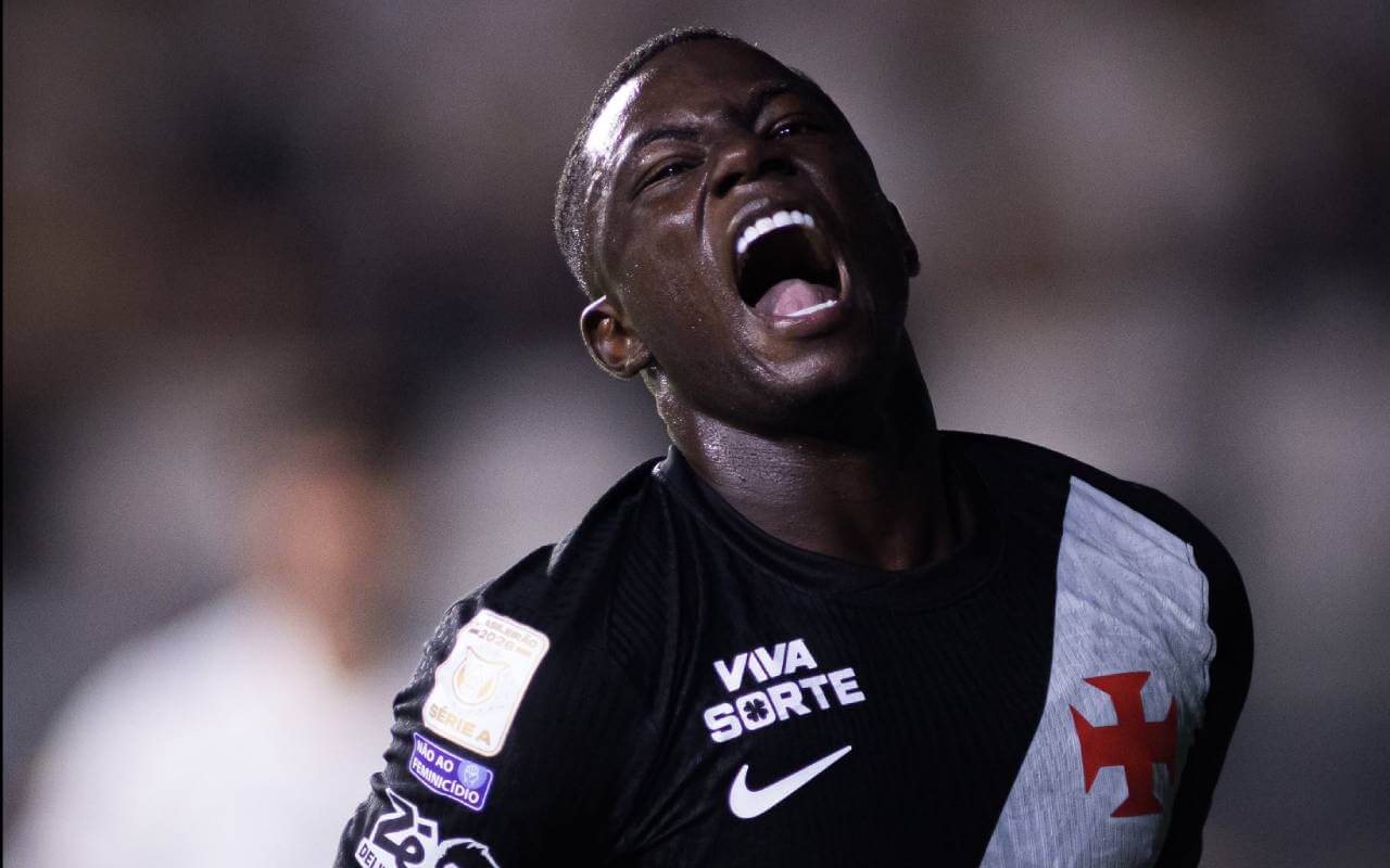 Hinestroza comemorando gol contra o Corinthians
